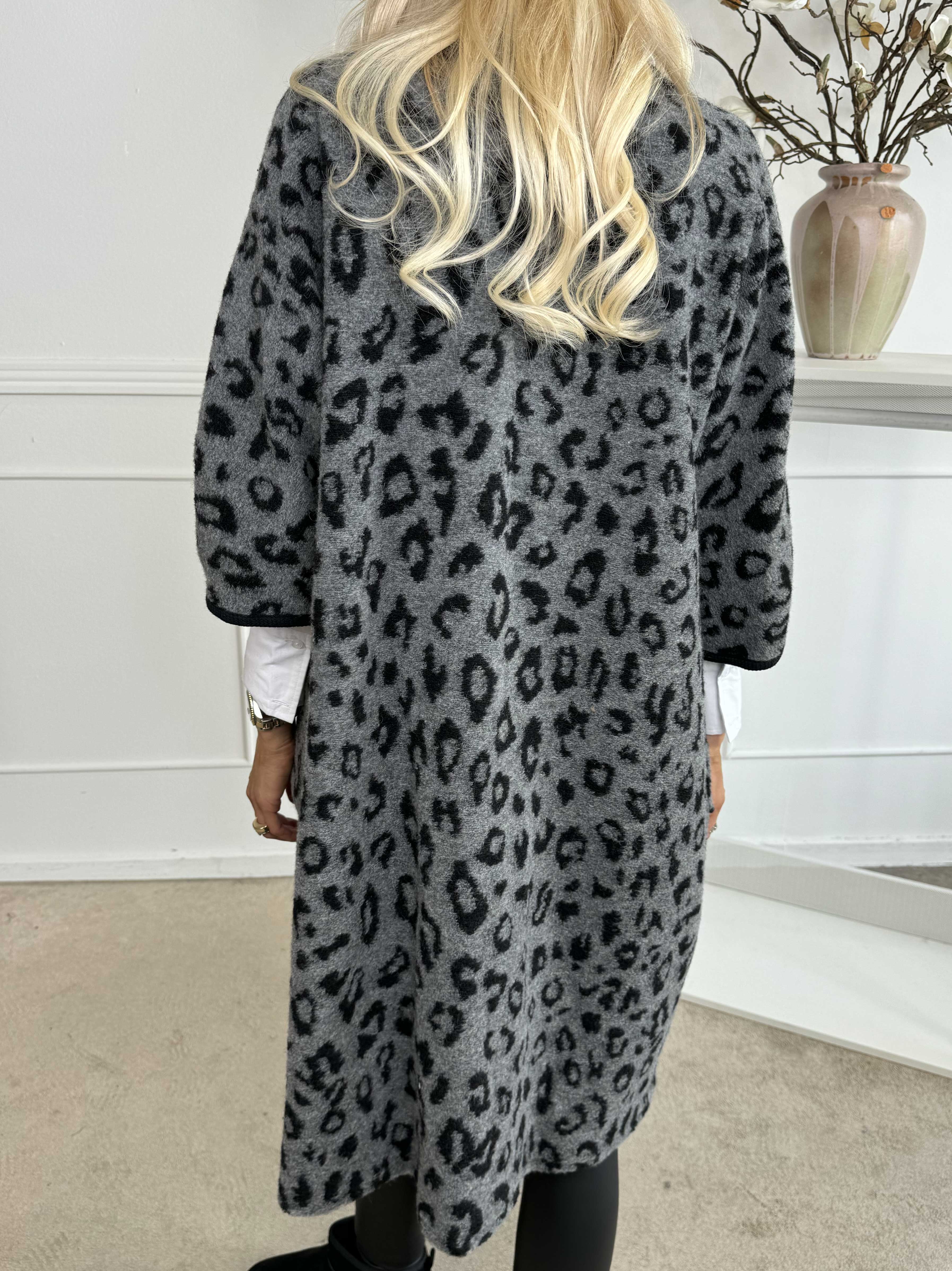 Arianna Leo - Frakke i leopardprint med uld i